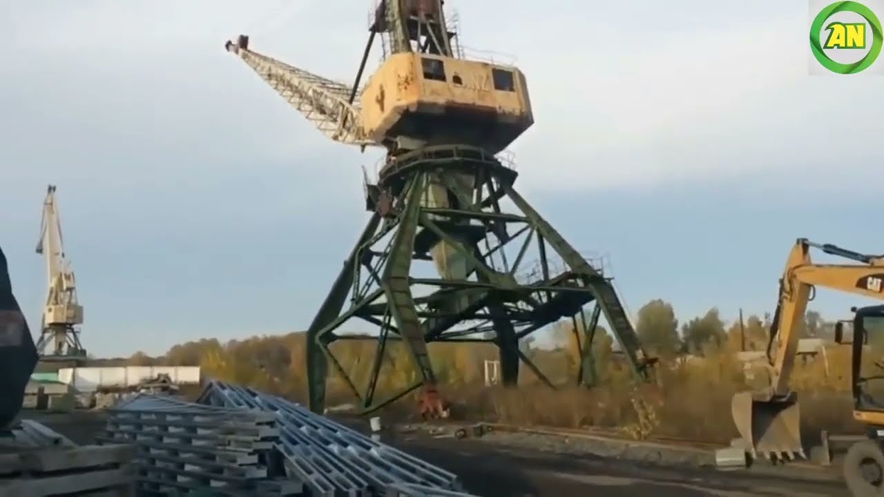 Epic Crane Crash Incident