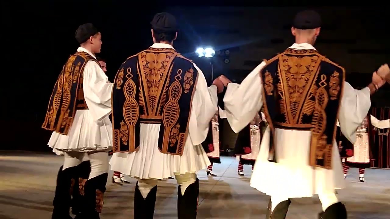 Μαύρο Πουλάκι Ξεβγαινε . Τρία Μπαιρακια . Ήπειρος.