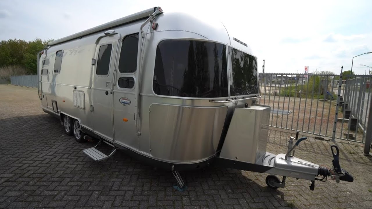 Teuerster Wohnwagen der Welt: Airstream International 684. Leder, Alu, Klima, Mover, Backofen. 130k.