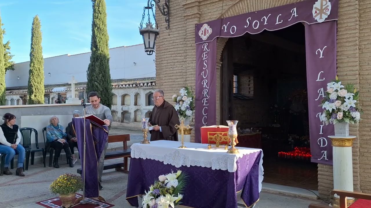 Obispo Francisco Jesús celebra misa en el cementerio de San José, Guadix (Dia de los difuntos)
