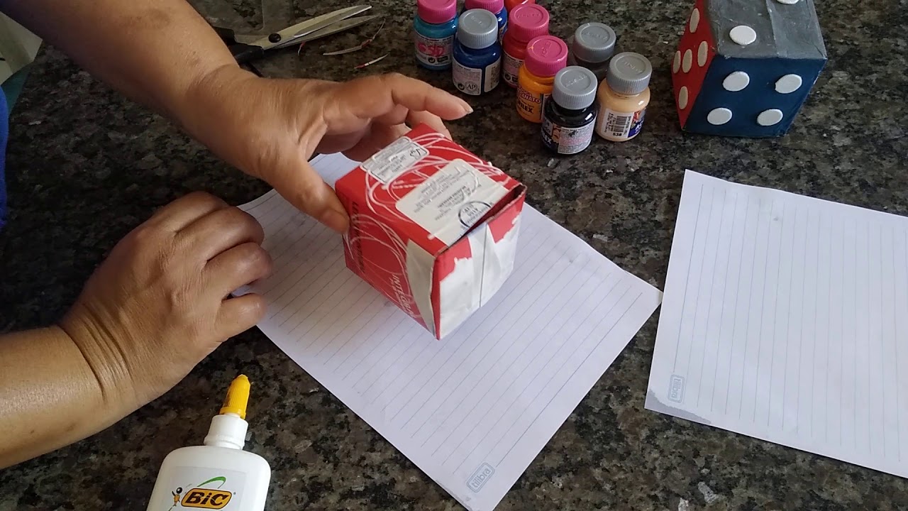 Dado com caixa de leite
