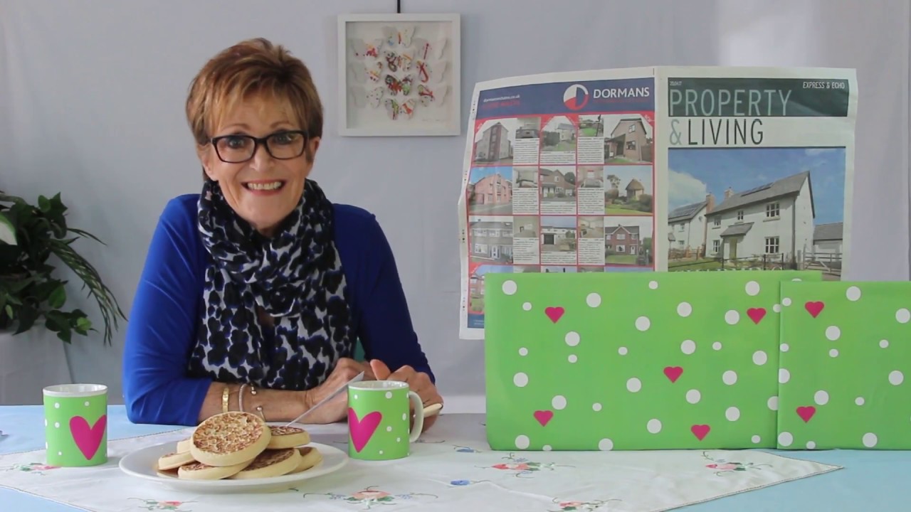 Judi Spiers supports the Hospiscare Coffee Morning