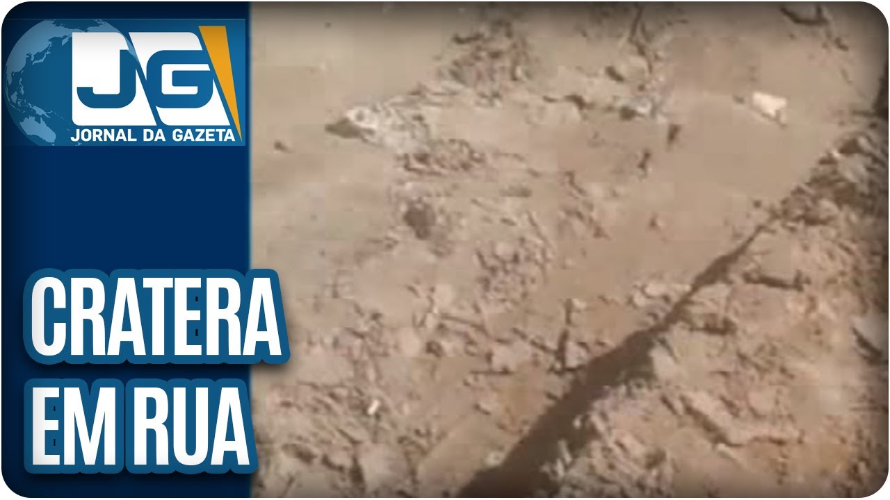 Cratera em rua de Francisco Morato