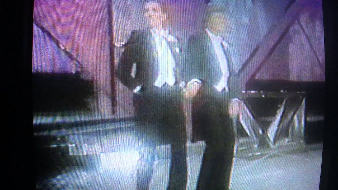 Robert Preston and Julie Andrews in a tv special 1982. 