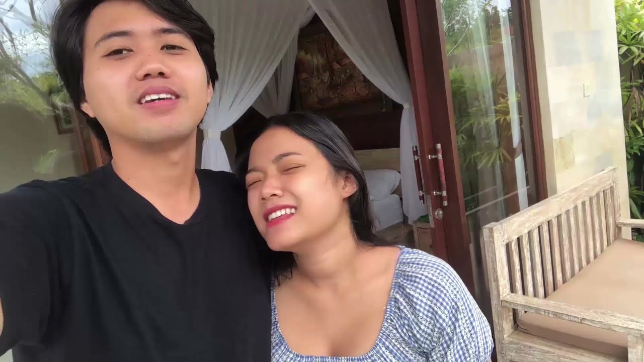 RENANG BERDUA DI VILLA, ROMANTIS BANGET