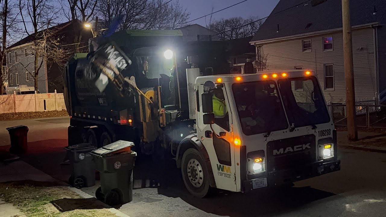 WM Mack Low Ride Packing Heavy Post Xmas Recycle