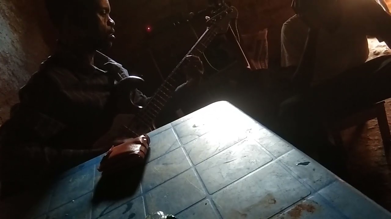 Tocando de improviso com meu tio baixista