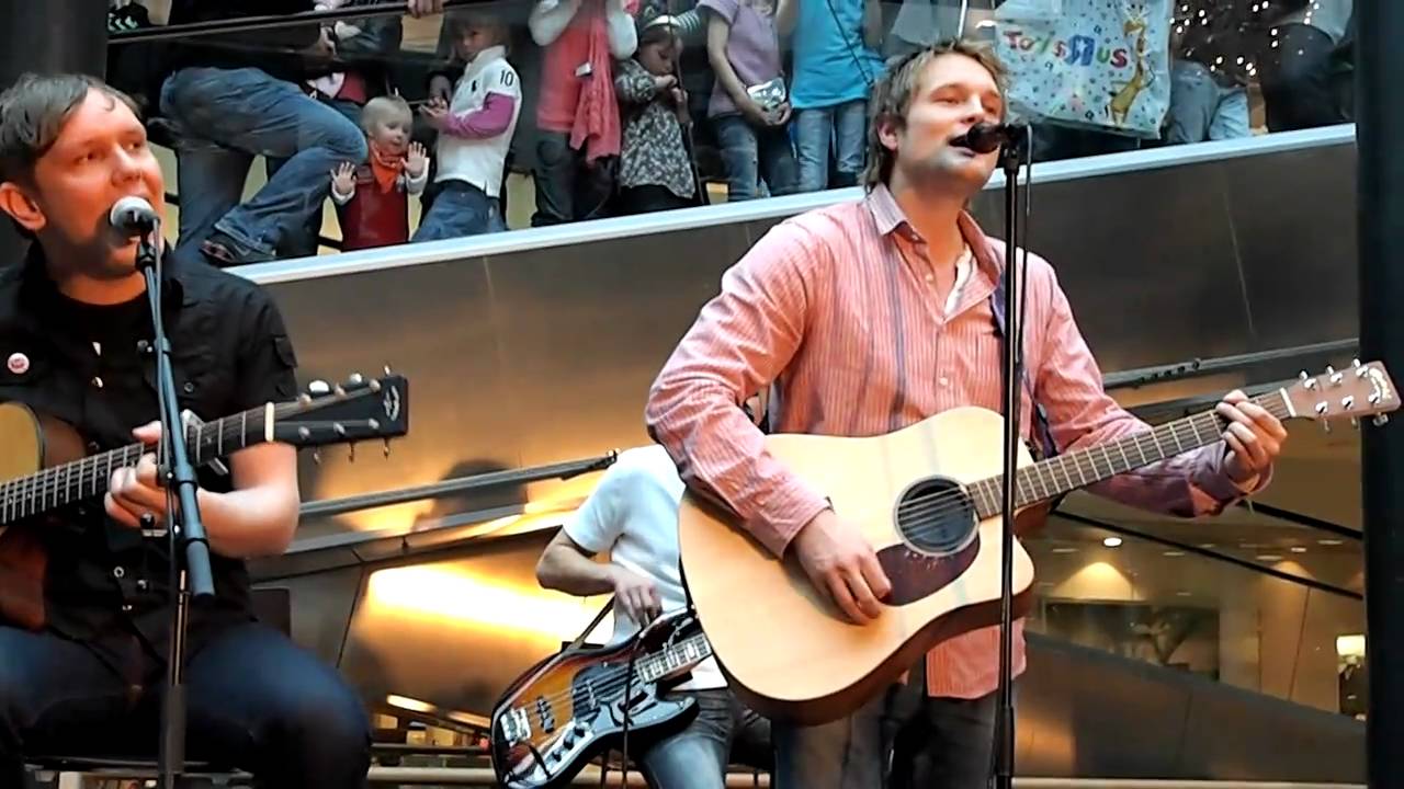 Gaute Ormåsen - Kjærlighet Er Mer Enn Forelskelse (LIVE @ Sandvika Storsenter)