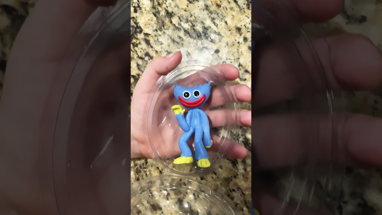 Opening a Poppy playtime mini figure 