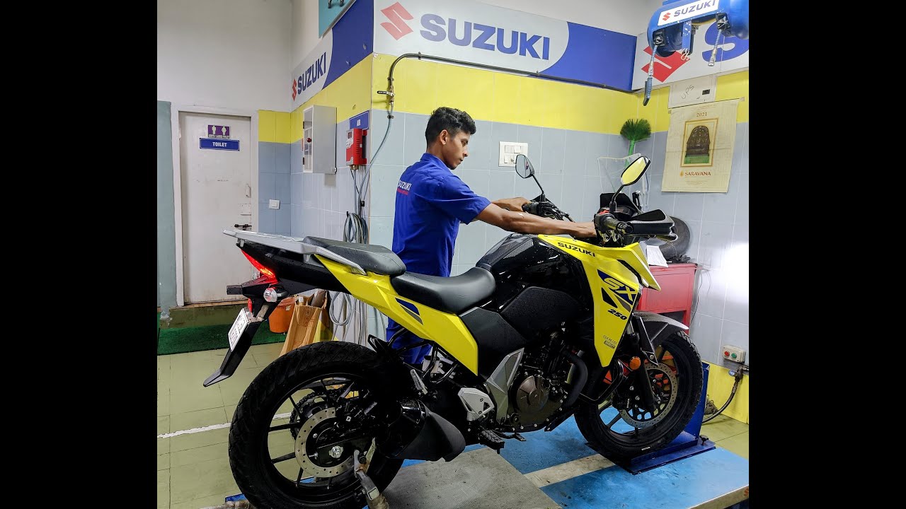 Обслуживание мотоцикла - Suzuki V-Strom SX 250 First Service