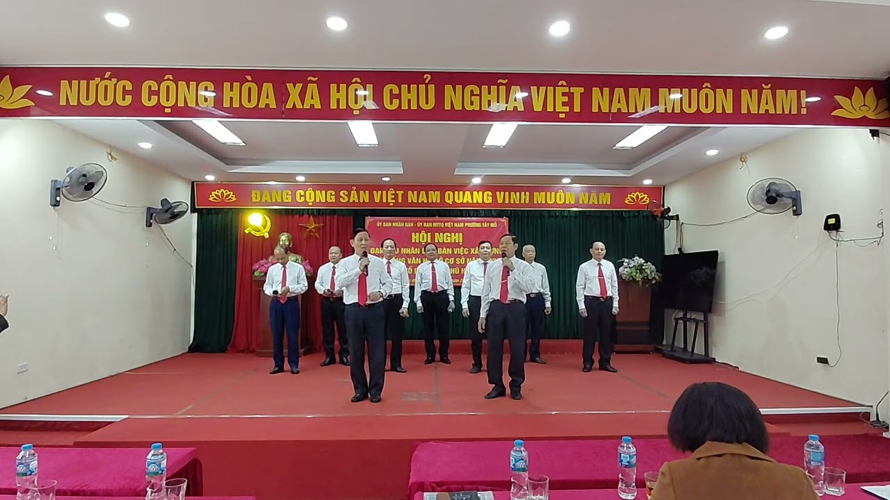 Bài hát: Đảng cho ta sáng mắt sáng lòng. Tốp ca nam TDP Phú Hà bd.