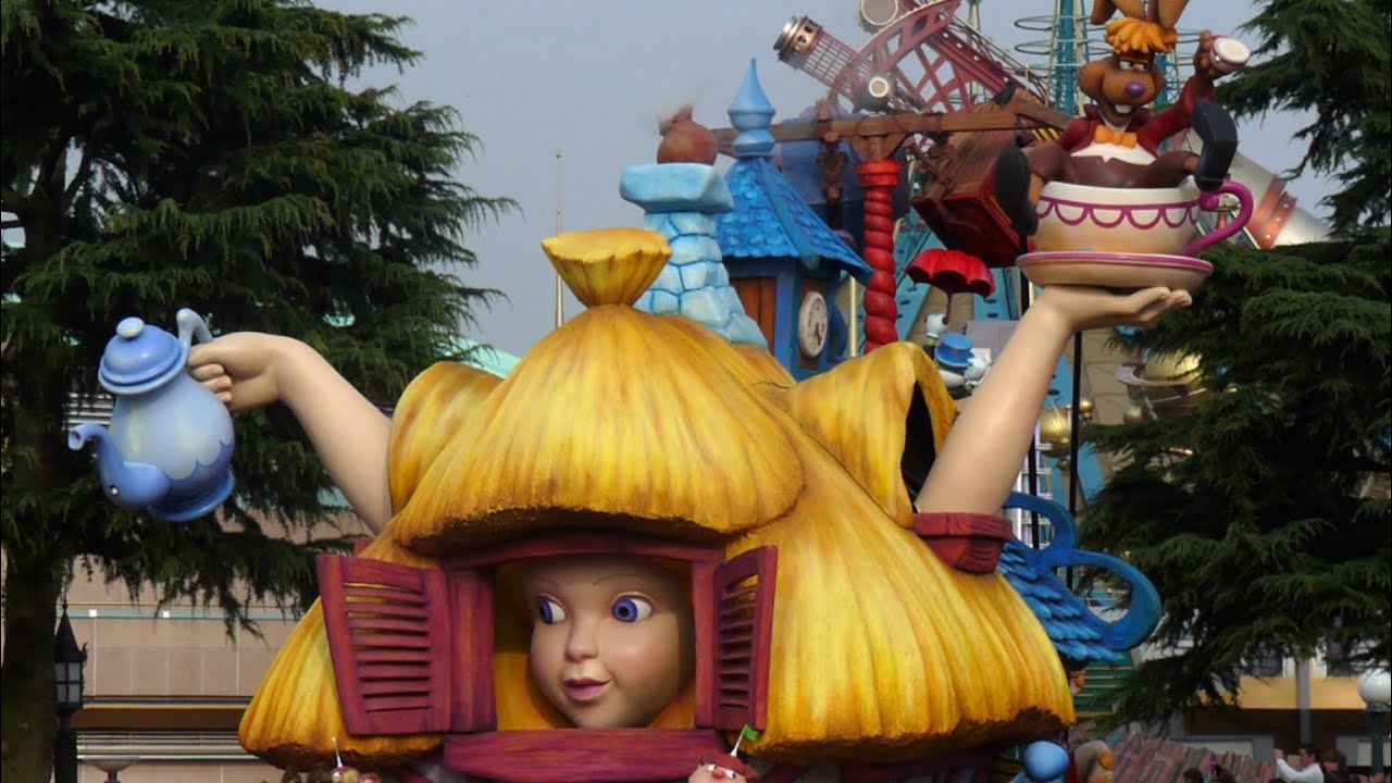 Disneyland Paris 15th Anniversary Parade at Christmas   SD 480p