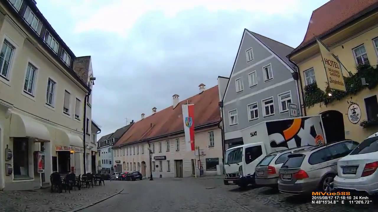 D Große Kreisstadt Dachau. Landkreis Dachau. Fahrt durch die Stadt. August 2015