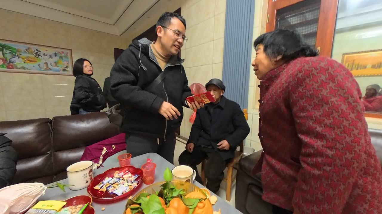 Life in Central China - How a working family celebrates Chinese New Year and keeps its traditions