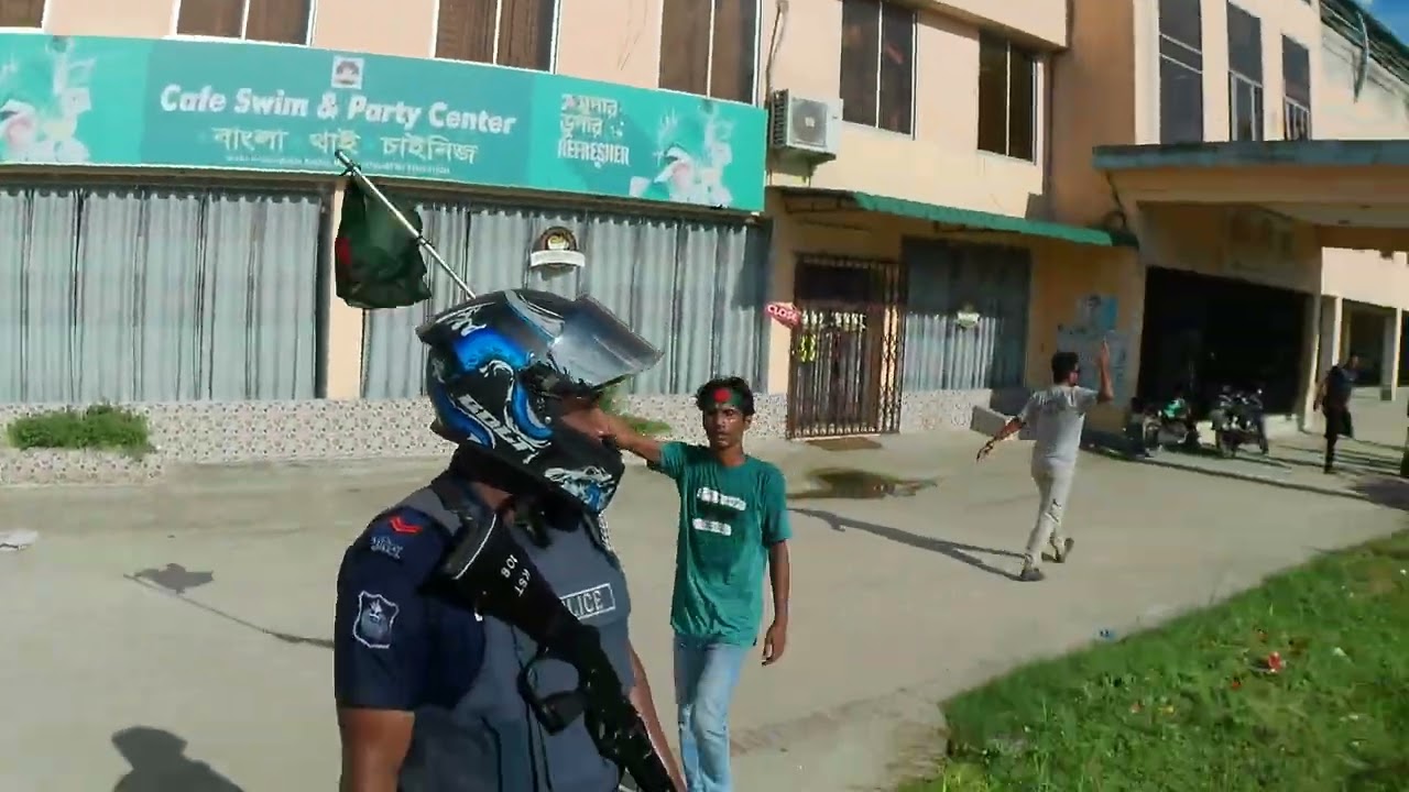 কুষ্টিয়াই ছাএ লিগের গাড়ি ভাঙচুর । কোটা বিরোধী আন্দোলন মিছিলে ধাওয়া পাল্টা ধাওয়া।