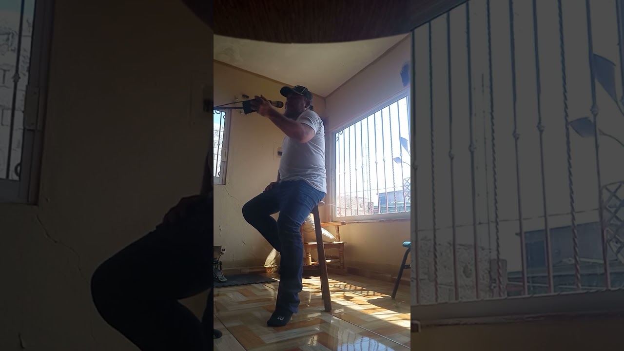 Romel lopez ensayando saborrr ami a Gozar 