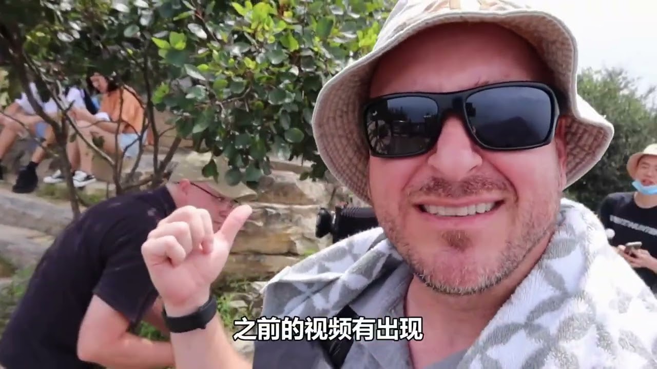 扛超大相机登三峡之巅 这景色绝美 #老外  #外国人 #英语 #旅行 #vlog #中国 #三峡