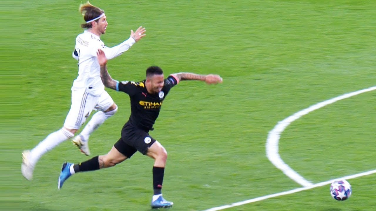 16 Simulations Ridicules dans le Foot
