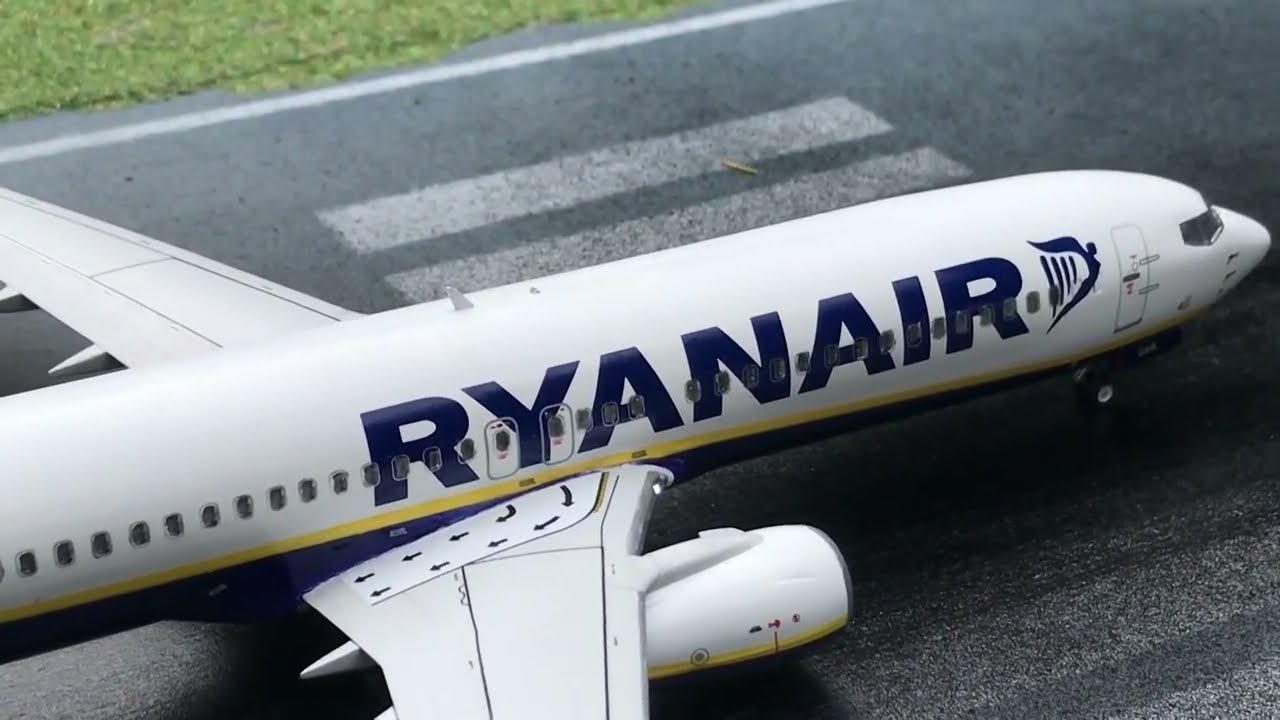 Boeing 737-800 Ryanair 1/144 LED assembly
