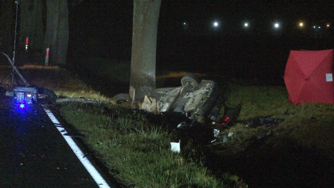 Tragiczny wypadek pod Suszem. Nie żyje 19-letni kierowca, o życie pasażerki walczą lekarze.