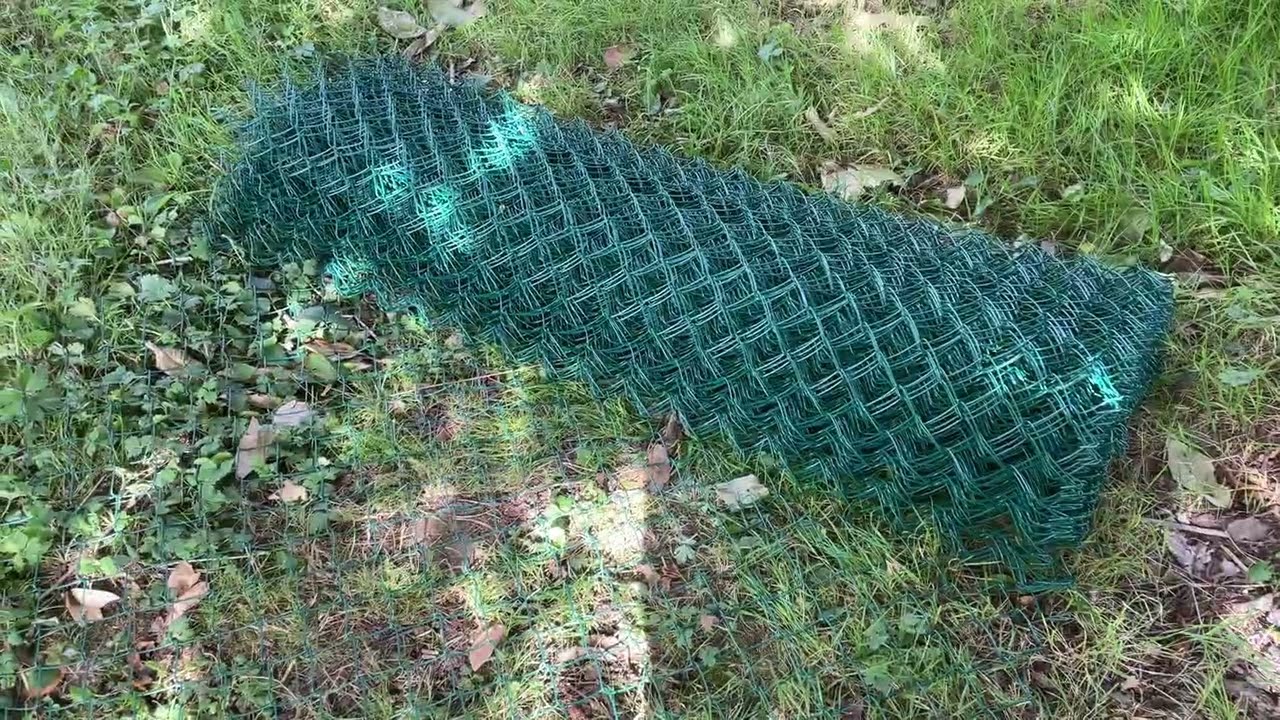 Installer une cloiture en grillage simple sur poteaux bois