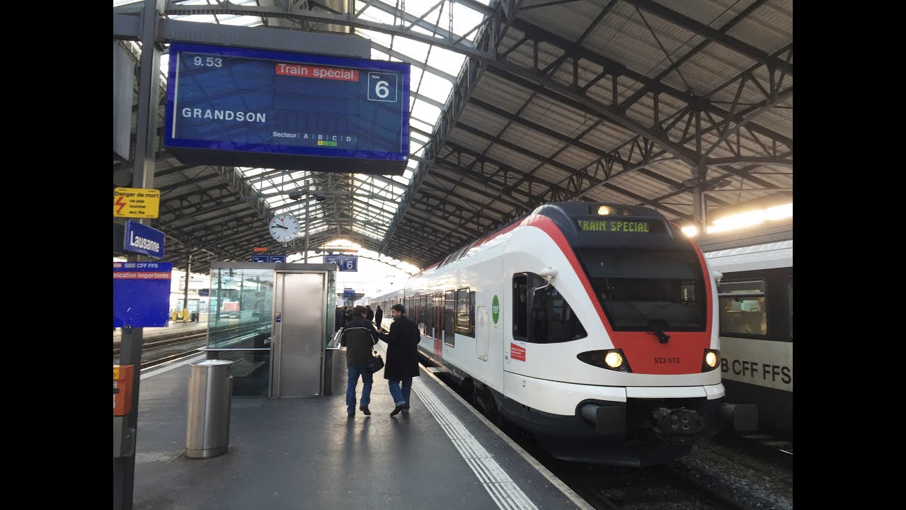 Dans le train spécial Lausanne-Grandson avec Nuria Gorrite
