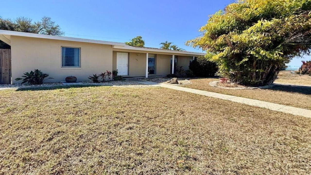 530 SHARON CIRCLE, PORT CHARLOTTE, FL Presented by Renee Schmidt.