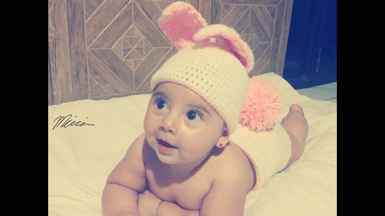 Juego de Conejita para celebrar la Pascua. Baby girl set to celebrate Easter Bunny.