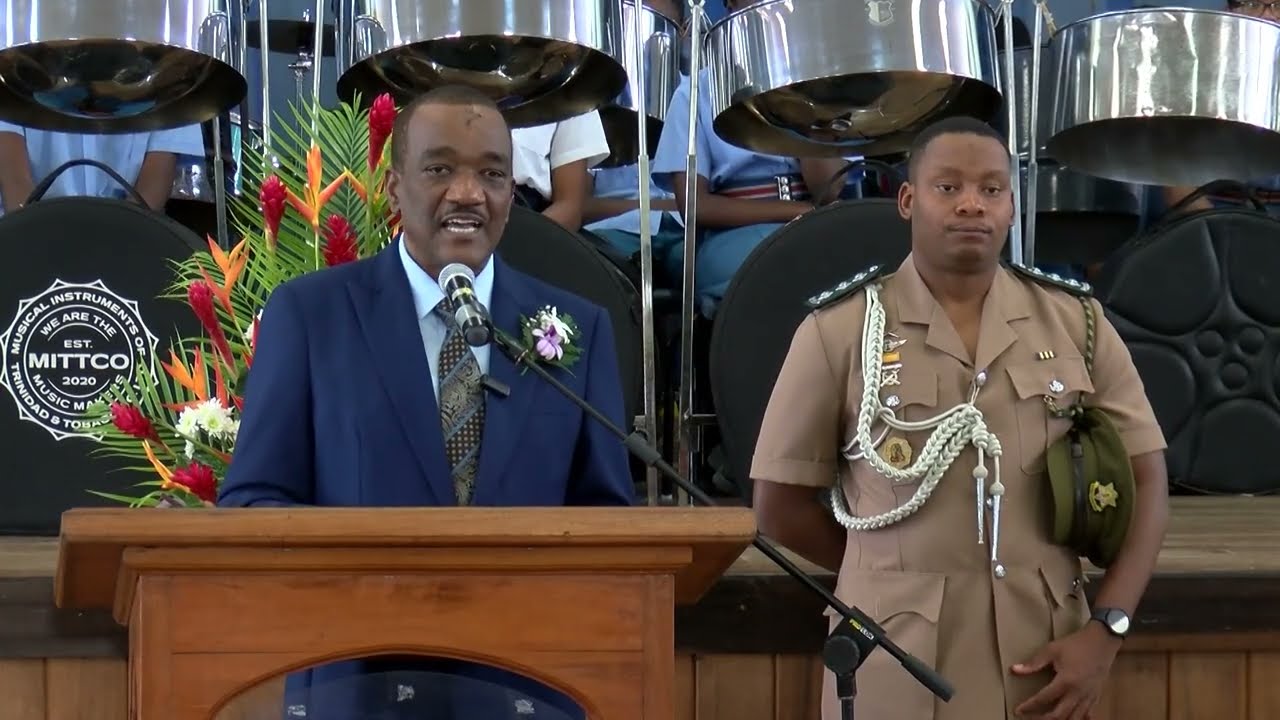 Президент Бостик призывает студентов самим определять свое будущее.