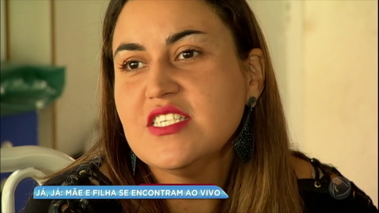 Mulher adotada descobre ser vizinha da família biológica