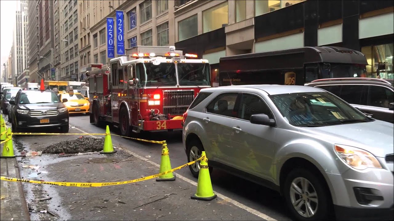FDNY ENGINE 34, RESPONDING & BLASTING AIR HORN DURING HEAVY TRAFFIC, ON W. 39TH ST. IN MANHATTAN.