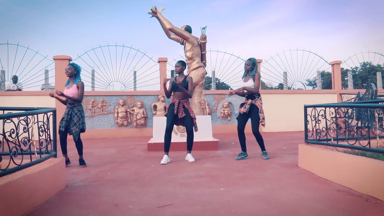 Lysa Bella Voisine Clip Officiel by Fusion Art