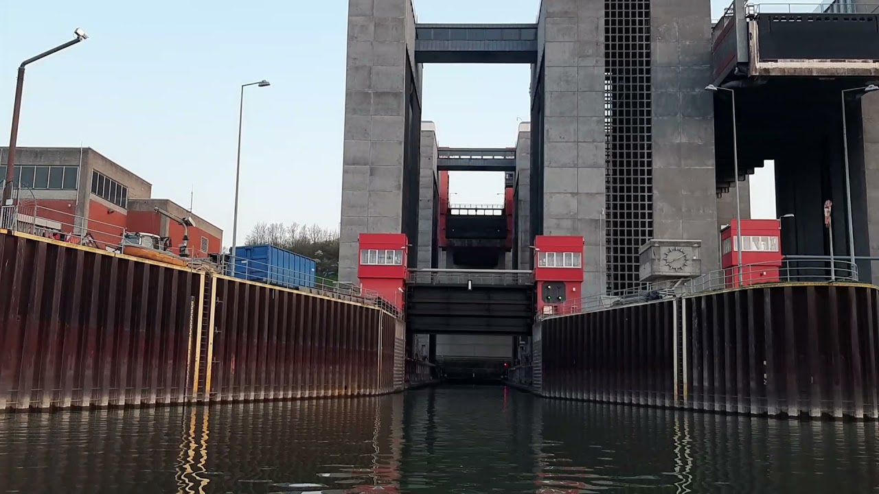 scharnebeck lift lock