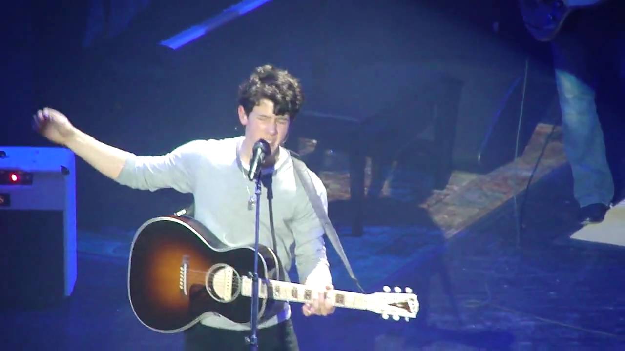 Nick Jonas and the Administration - Fireflies & Use Somebody (Warner Theatre in D.C.) 1/6/10