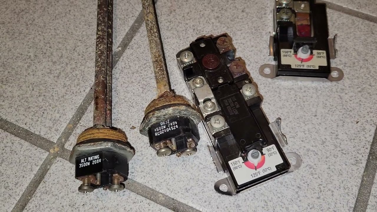 Como se ve la resistencia oxidada de un water heater y el termostato 