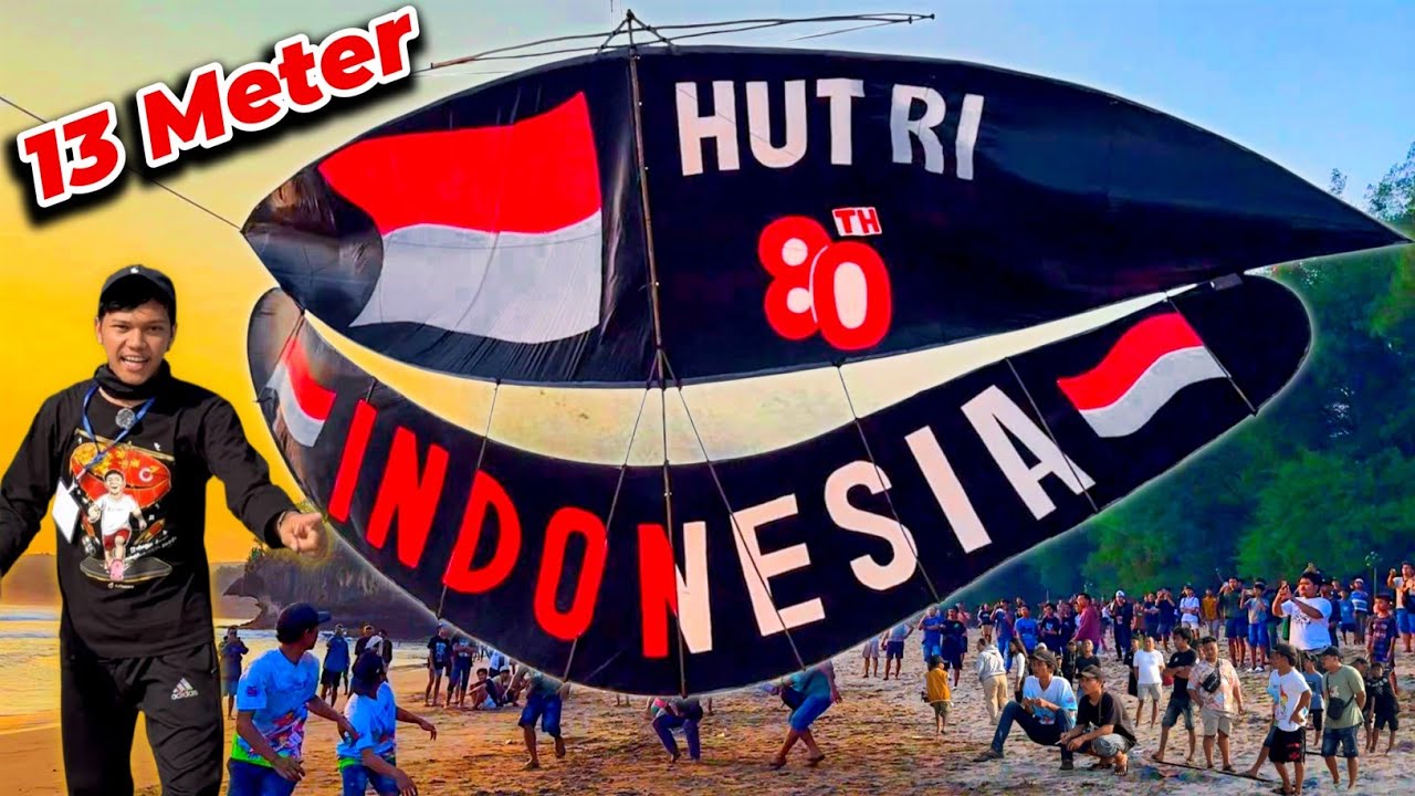 DETIK-DETIK LAYANGAN TERBESAR 13 Meter HANCUR DILIBAS ANGIN PANTAI SERANG BLITAR !!!