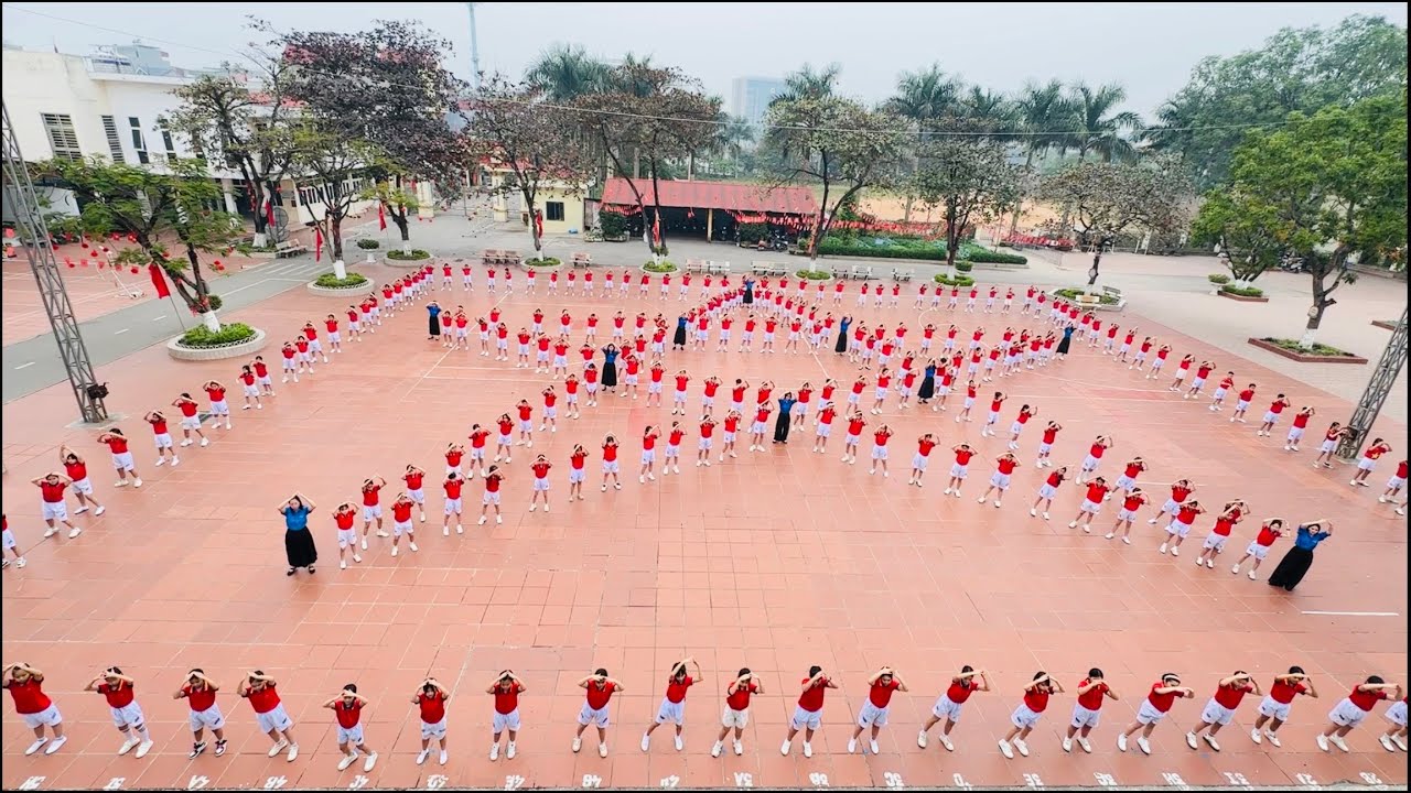 ĐỒNG DIỄN SÂN TRƯỜNG-CĐ: THIẾU NHI VIỆT NAM -HỌC TẬP TỐT- RÈN LUYỆN CHĂM-FLASHMOB: VƯƠN LÊN VIỆT NAM