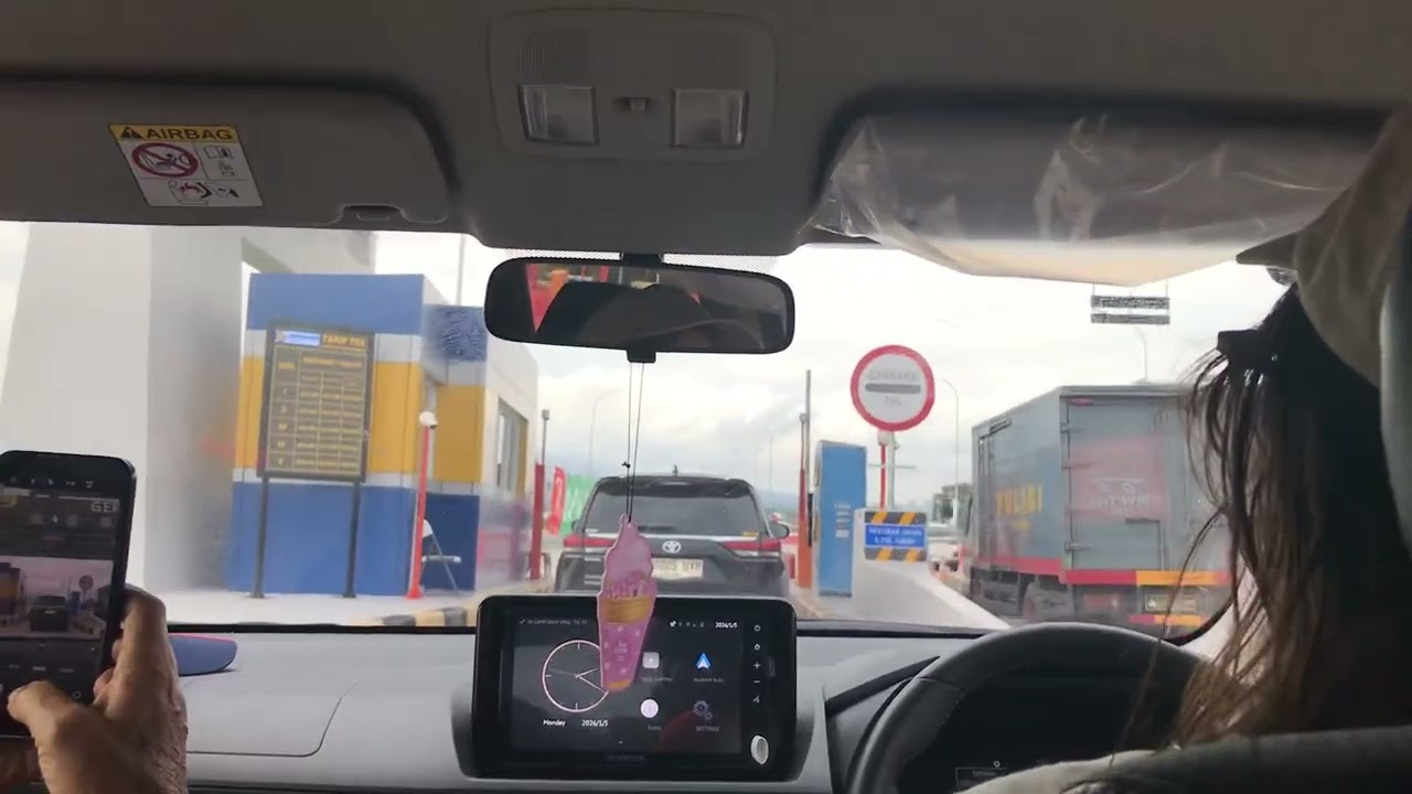 Tol Prambanan dengam view Merapi