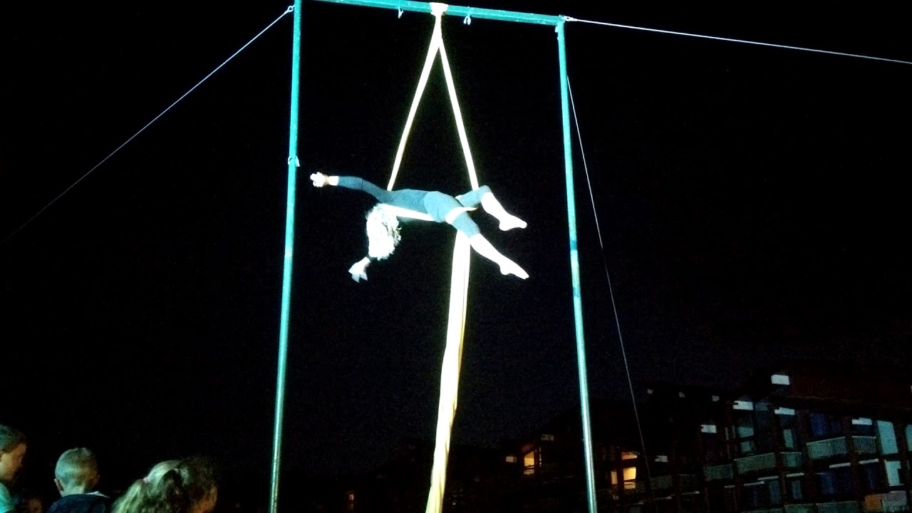 Spectacle tissu aérien, les arcs