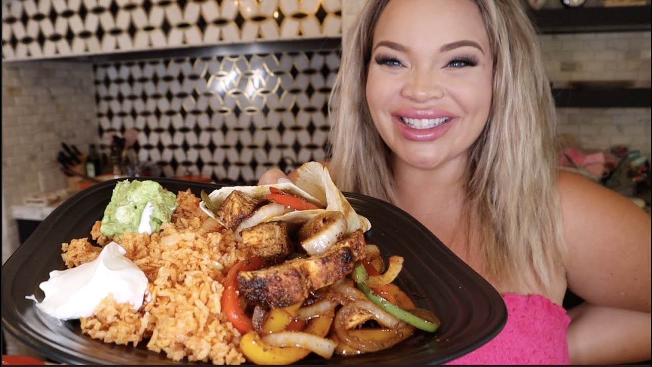 COOKING WITH TRISH: CHICKEN FAJITAS + MEXICAN RICE (10/10) 5 STARS! SUPER EASY + SIMPLE + QUICK