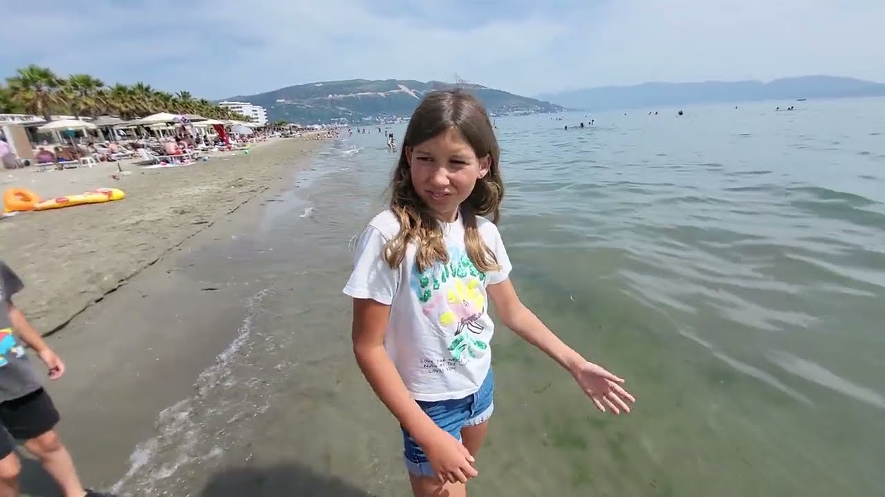 Pierwsze wejście do wody - plaża Vlore / Wlora / Albania 2025