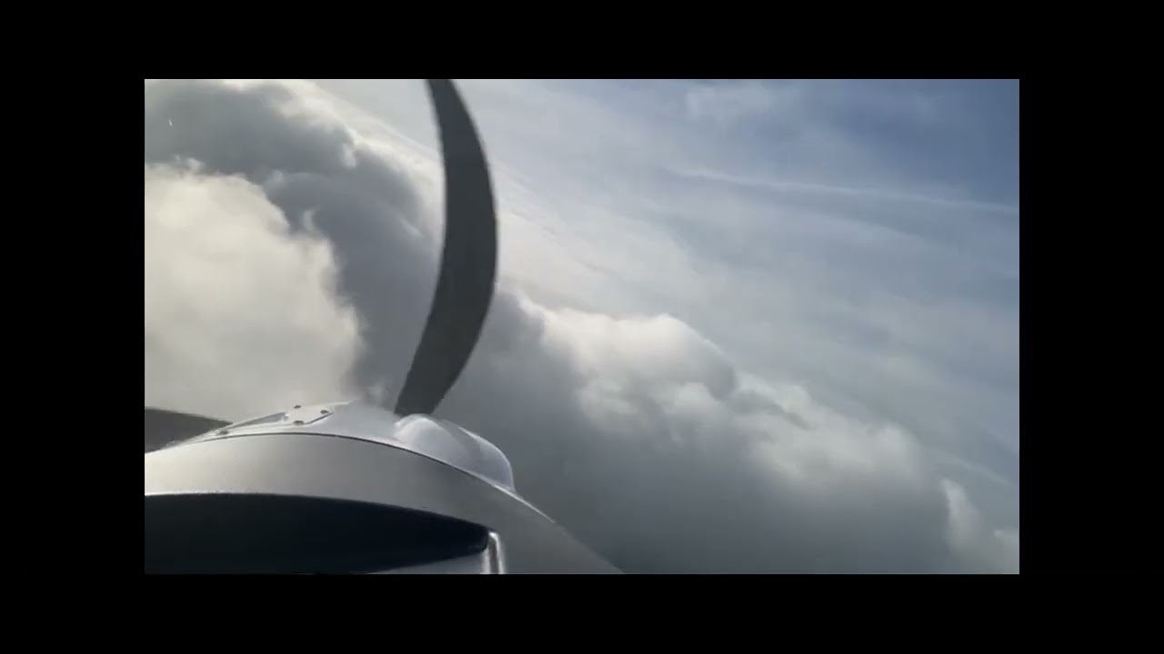 “Surfeando las Nubes: Un Sueño Hecho Altura”