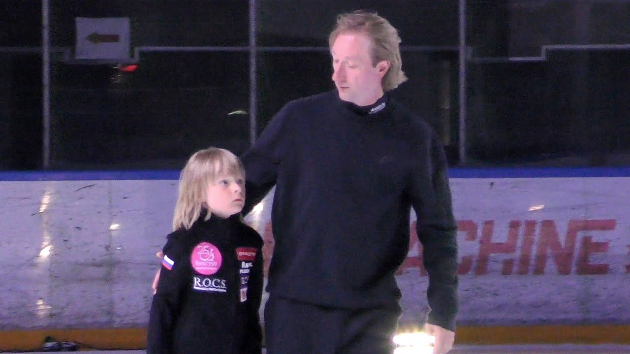Coach and dad. Evgeni Plushenko with his son Alexander. Training before the show Union of Champions