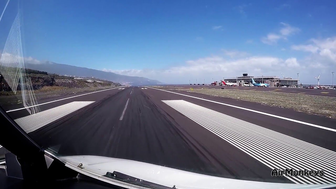 Spectacular Airport - La Palma - Landing and Takeoff