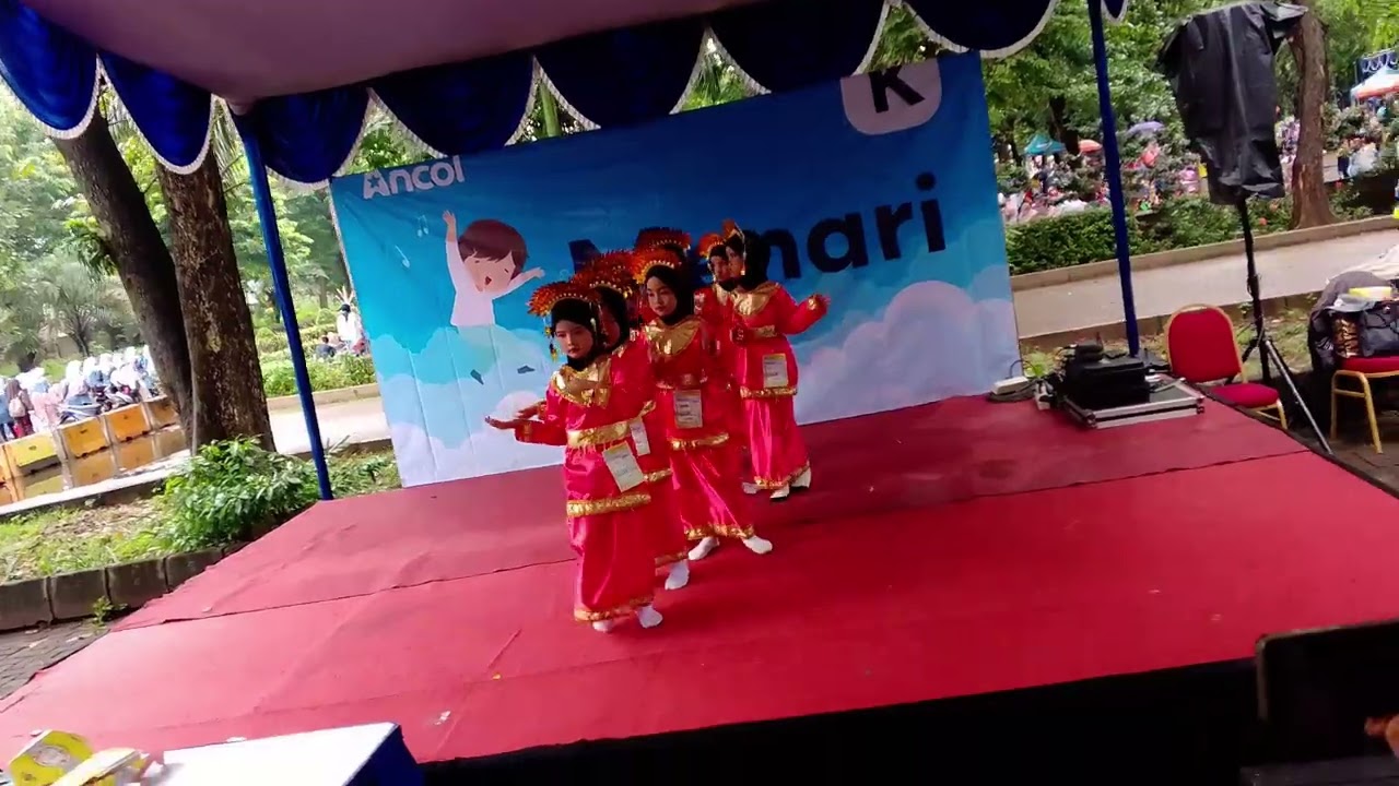 Pentas menari di Ancol