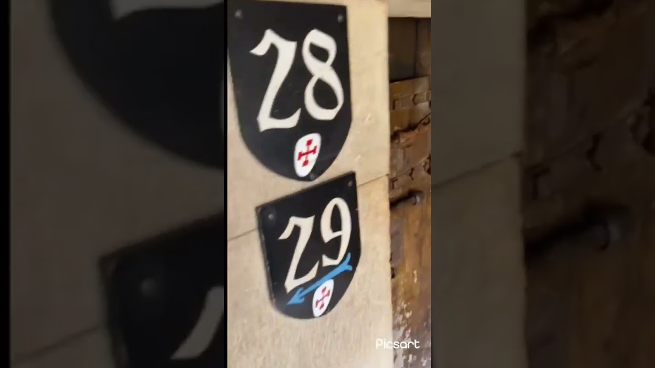 IL SE PASSE DES TRUCS BIZARRE DANS CE CHATEAU🤨 