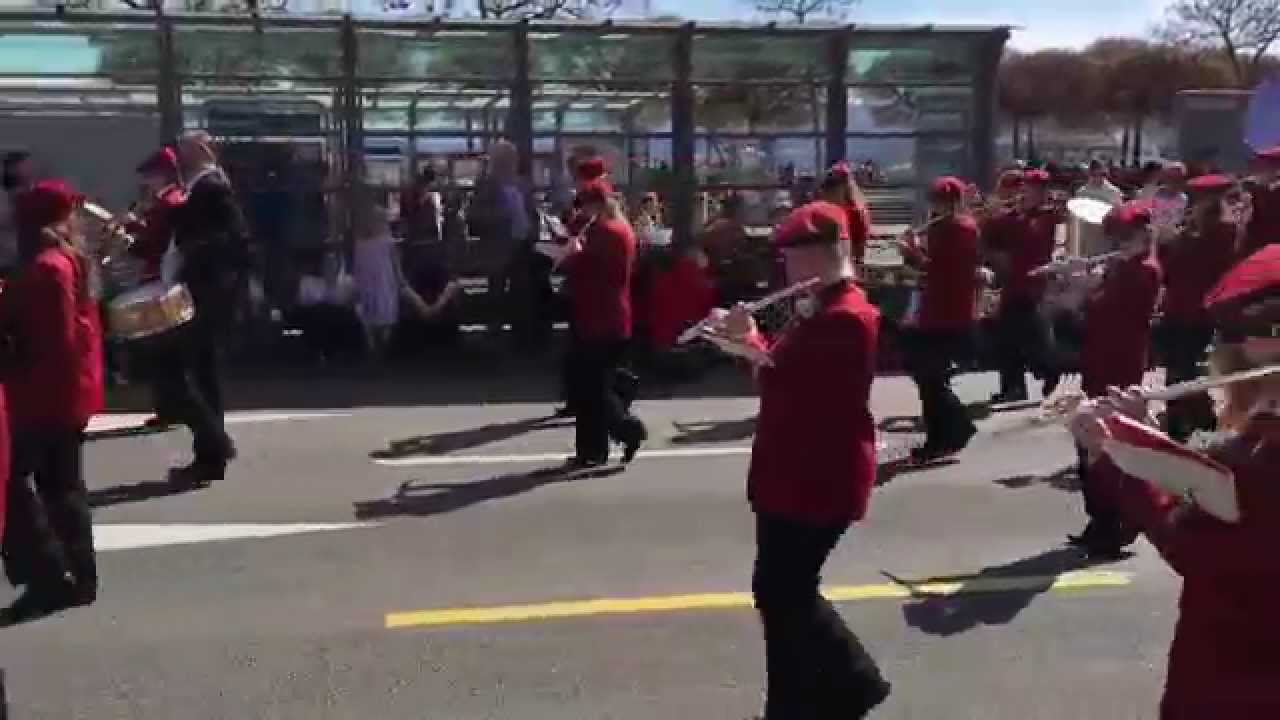 Kadettenmusik Horgen am Sächsilüüte Kinderumzug in Zürich 2015