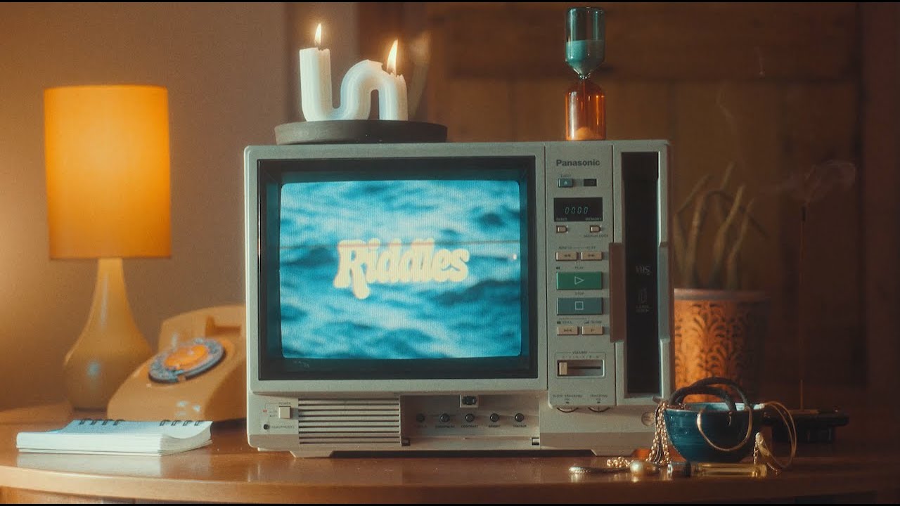 Clementine Douglas - Riddles (Official Visualiser)
