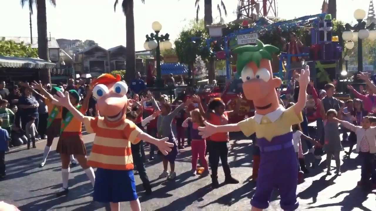 Phineas and Ferb's Rockin' Rollin' Dance Party - Holiday Edition