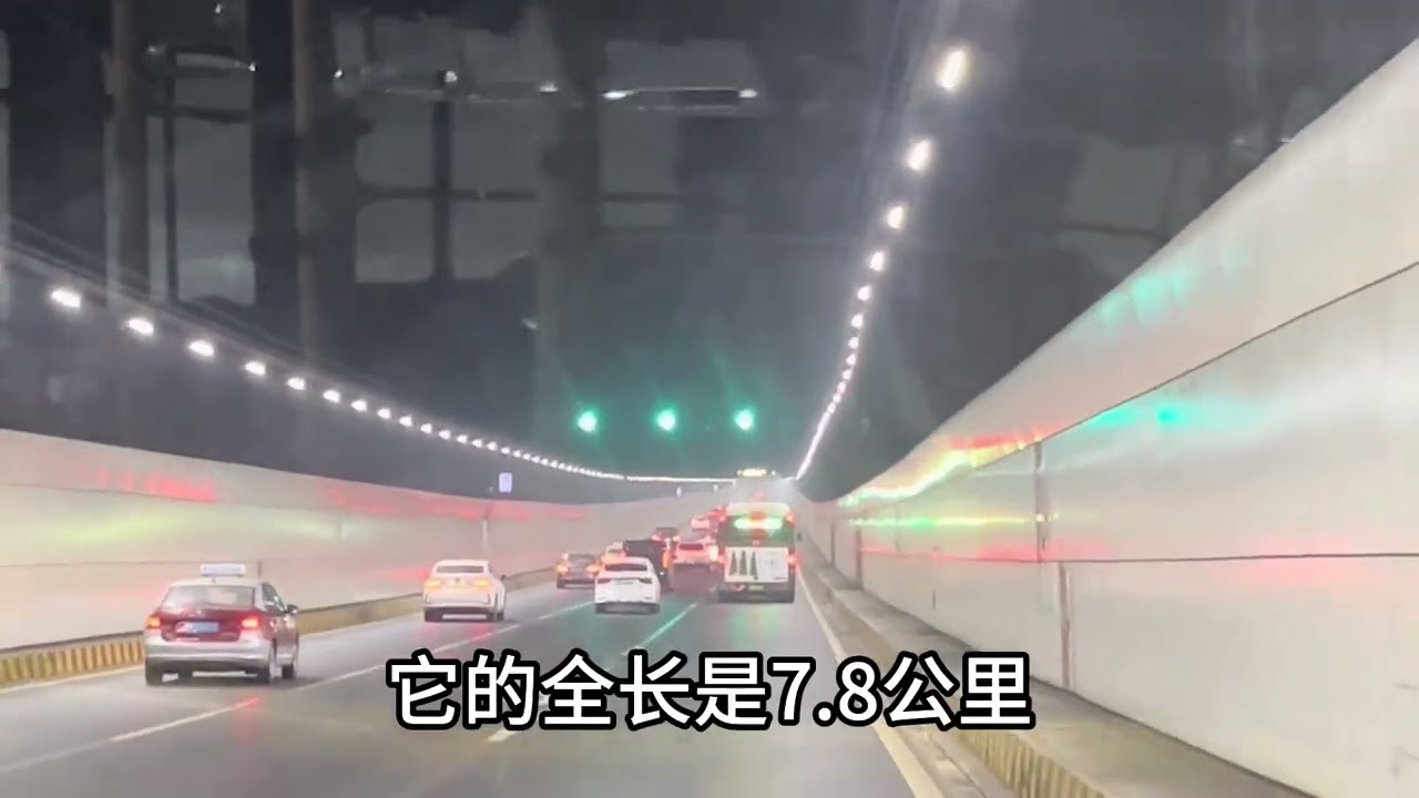 这是中国第二条海底隧道，开车下降海底80多米，中国技术太牛了